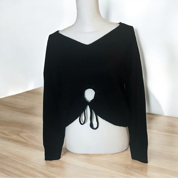 Women’s‎ Black Full Circle Trends O-Ring Tie Front Sweater - Picture 4 of 10